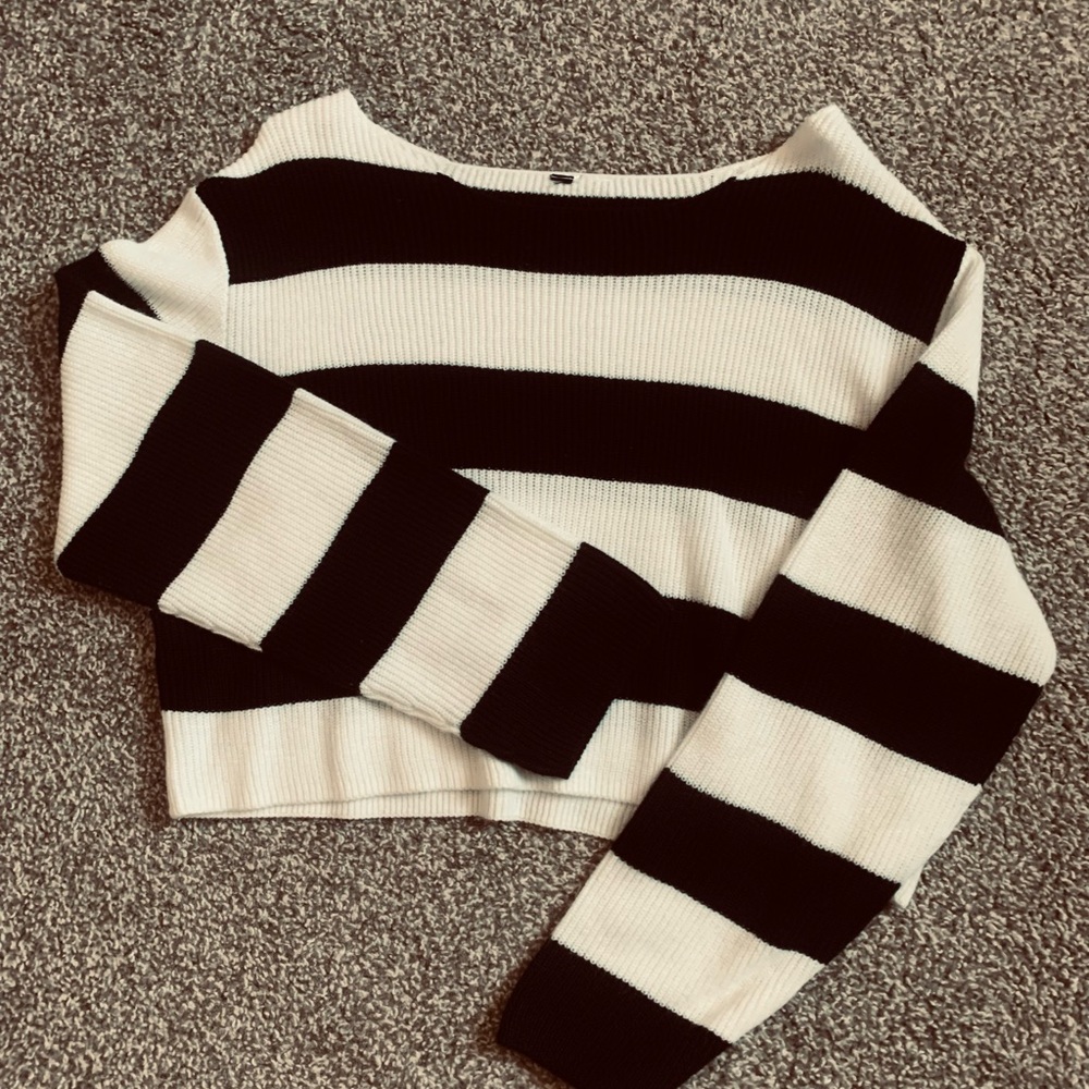 Black and white cropped sweater